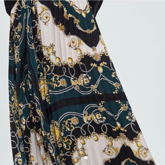 Zara pleated skirt - Picture 2 of 4